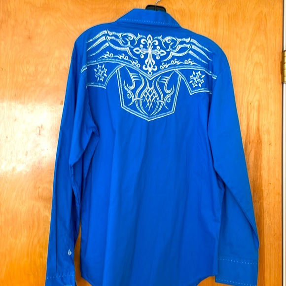 Victorious Los Angeles Cotton Embroidered Details Button Front Shirt - Picture 4 of 6